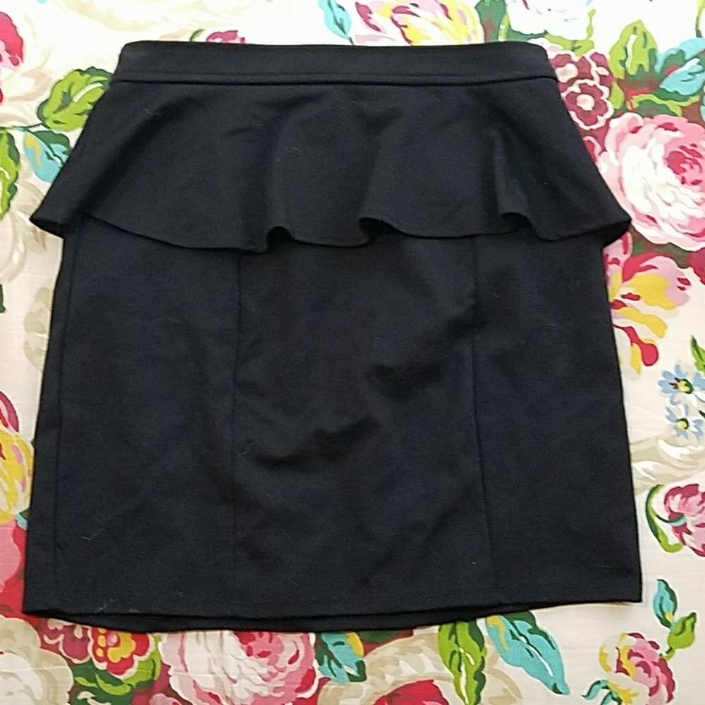 American Eagle Black Peplum Skirt Sz 6